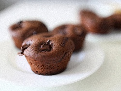 Здравословни шоколадови мъфини с овесено и бадемово брашно - снимка на рецептата